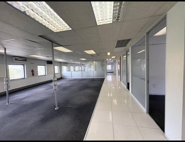1,880M² OFFICE TO LET IN VORNA VALLEY